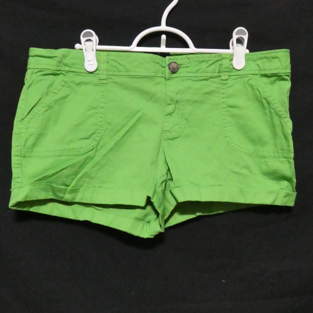 G:21, size 11, green shorts, button and zip fly front, BNWOT